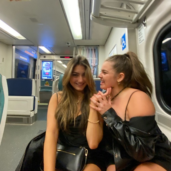 Meet your Posher, Ariana - Picture 2 of 3